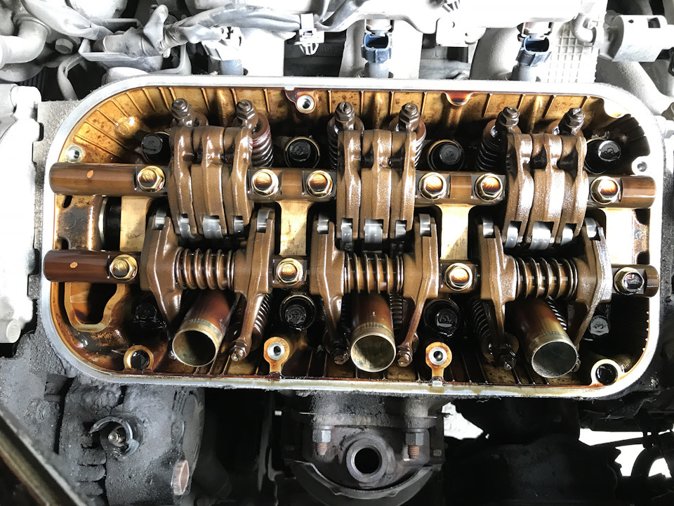 Регулировка клапанов и удаление катализаторов на Honda Legend, J35A8