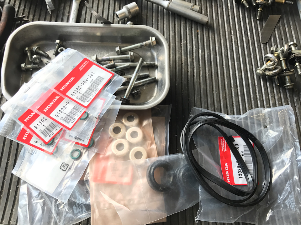 Прокладки клапанных крышек и впускного коллектора J35A8 Honda Legend KB1